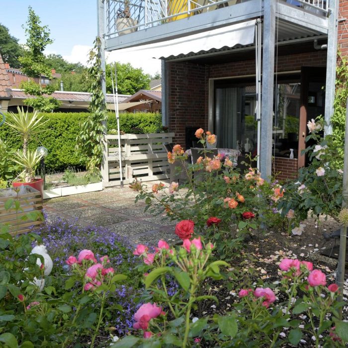 Die Ferienwohnung befindet sich im Erdgeschoss eines freistehenden Zweifamilienhauses im Stadtteil Ohmstede. Von der Terrasse aus genießen Sie den Blick in den gepflegten Garten. Hier finden Sie die perfekte Mischung aus Ruhe und Stadtnähe.